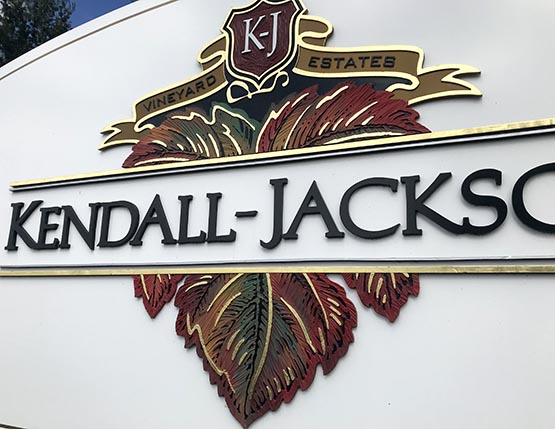 here is a close-up of the hand lettered and hand painted logo leaf detail... also notice the splash of 23kt. gold on the accents... what a beautiful element for an outstanding and long lasting sign such as this.